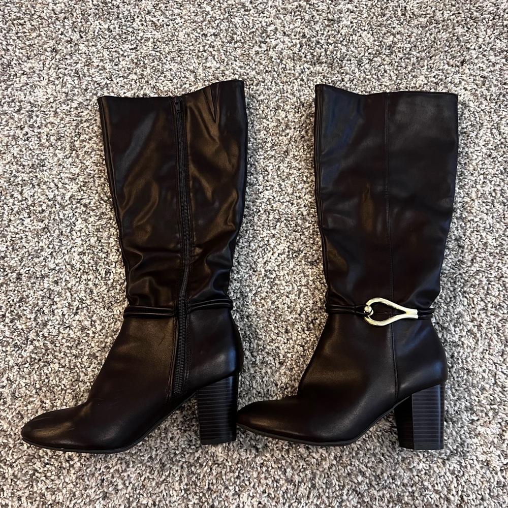 Chocolate brown boots with gold buckle!! - Picture 1 of 2